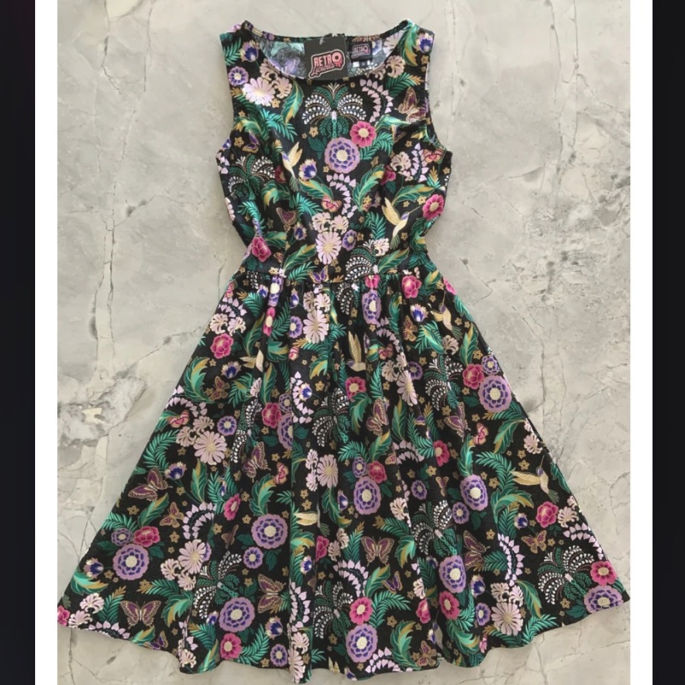 Hummingbird Floral Dress - Picture 8 of 14